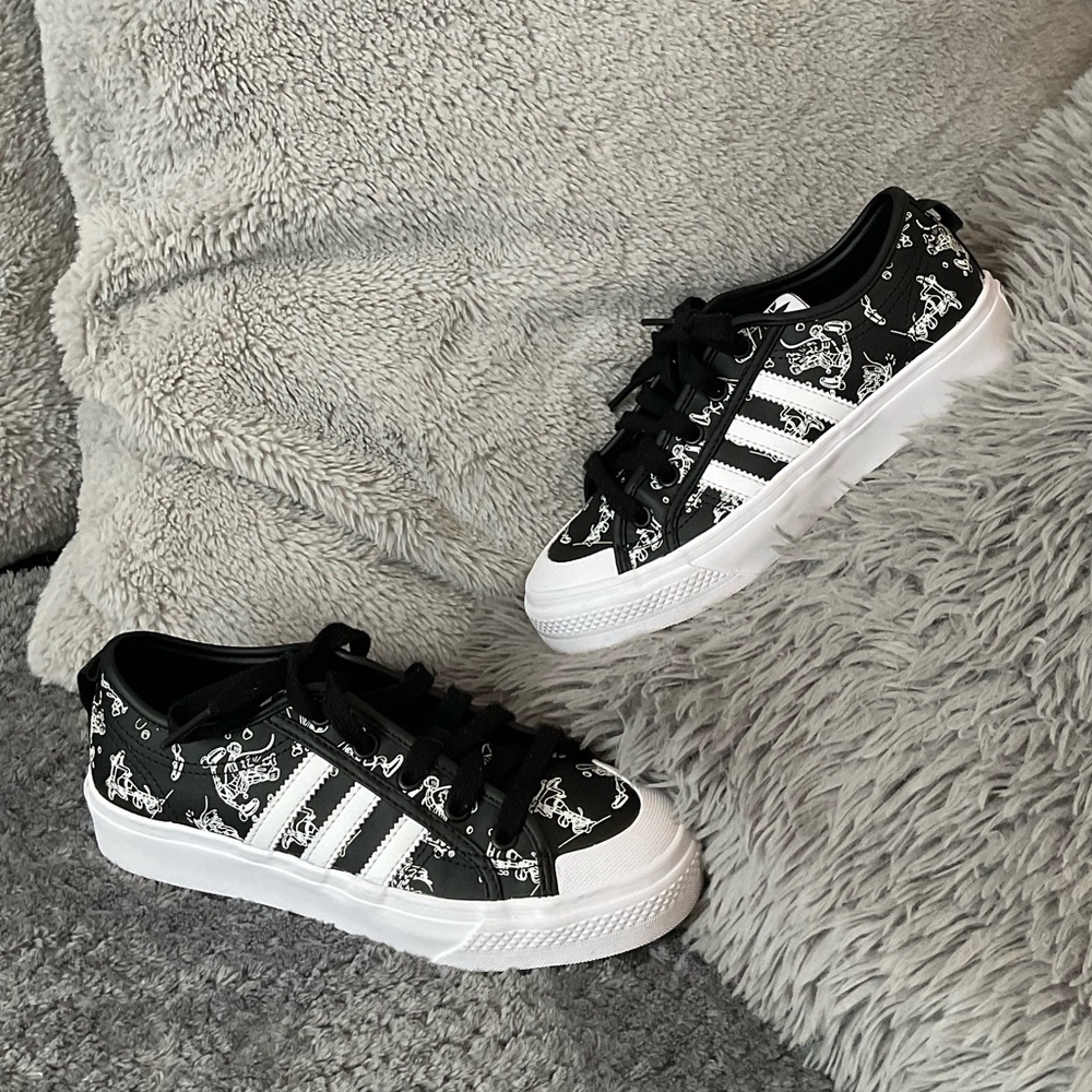 Adidas Unisex-Child Nizza x Disney Sport Goofy Sneaker Size 3.5